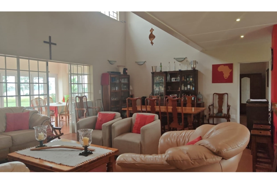 6 Bedroom Property for Sale in Vaaldam SH Free State